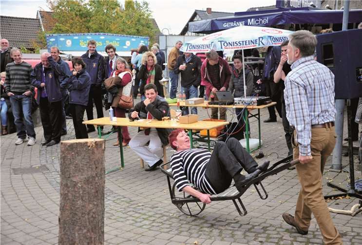 Das Koisdorfer Schürreskarren-Rennen sorgte bei Alt und Jung für großen Spaß. RÜ