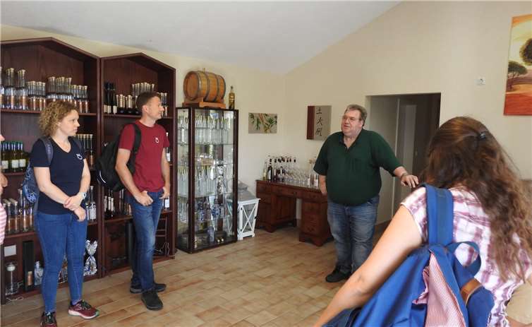 Das Kollegium besuchte erst die Destille von Martin Gensty. Fotos: privat