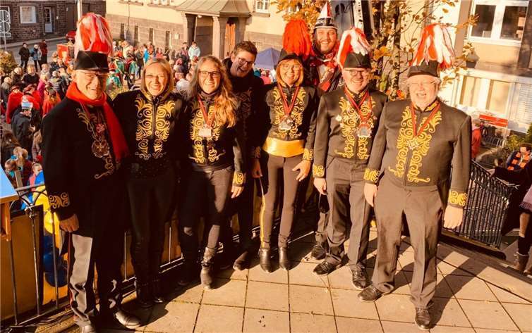 Das Komitee für den Veilchendienstagszug freut sich auf viele Zugbesucher.Foto: Komitee für den Veilchendienstagszug