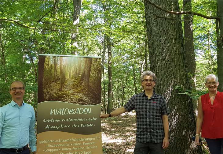Das Konzept zur Waldbadereihe auf der Mönchsheide wurde durch die Tourist-Info Bad Breisig in Kooperation mit Waldbademeister und Entspannungs-Coach Dieter Monsieur entwickelt.Foto: Tourist-Info