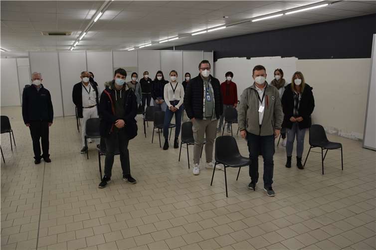 Das Kreis-Team startet mit Landrat Frank Puchtler das Impfzentrum. Foto: Rhein-Lahn-Kreis