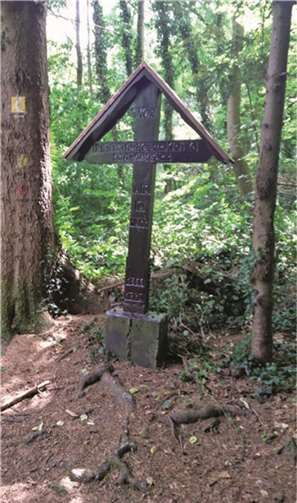 Das Kreuz wurde liebevoll und fachmännisch hergerichtet. Privat