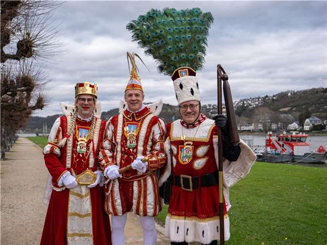 Das Kripper Dreigestirn lädt zum Sessions-Ausklang ein.  Foto: Stefanie Mostert