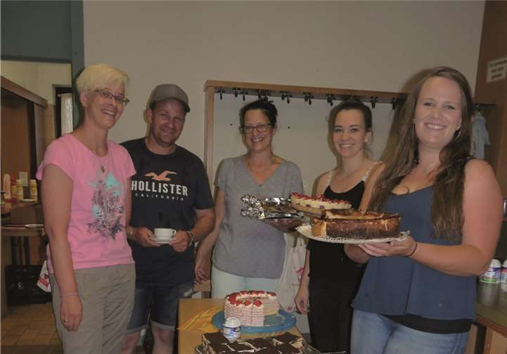 Das Kuchenbüffet fand bei jung und alt großen Anklang.