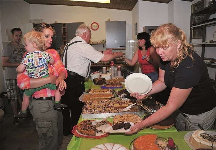 Das Kuchenbuffet ließ keine Wünsche offen.