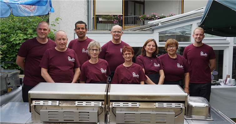 Das Küchenteam um Ursula Steinborn machte sich bereit für den Einsatz an Grill und Salatbuffet.