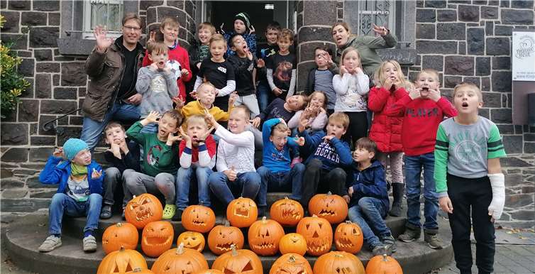 Das Kürbisschnitzen gehörte zu den Highlights des Herbstferienprogramms.