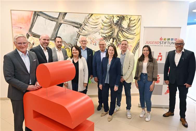 Das Kuratorium der Jugendstiftung der Kreissparkasse Ahrweiler nimmt seine Tätigkeit auf.  Foto: Hans-Jürgen Vollrath – Ahr-Foto