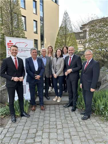 Das Kuratorium der Stiftung Zukunft Kreis Ahrweiler der Kreissparkasse Ahrweiler hat einen neuen Stiftungsvorstand. Achim Gemein und Sven Schmitz bilden das neue Vorstandsteam und werden sich über das gesellschaftliche Engagement der Stiftung für die Förderung der Heimatpflege, Kunst, Kultur und das traditionellen Brauchtum im Landkreis Ahrweiler, einsetzen. Foto: Marco Seydel