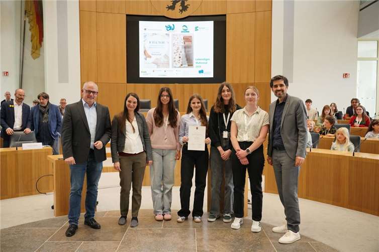 Das Kurfürst-Salentin-Gymnasium Andernach ist für sein Schulprojekt „Lebendiges Mahnmal“ mit dem ersten Platz beim Landespreis des 72. Europäischen Wettbewerbs in der Kategorie „Frieden schaffen“ ausgezeichnet worden. Foto: privat