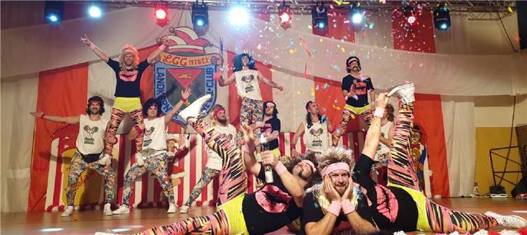 Das LCC-Männerballett der Gastgeber präsentierte als Dancing Queens ansehnliche Aerobic.Fotos: TE