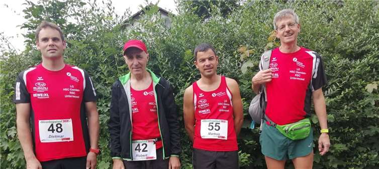 Das LG-Quartett beim 1. Bärenkopp-Berglauf in Waldbreitbach (v.li.n.re.): Dietmar Krämer, Robert Gotto, Markus Schmitt und Martin Berke. Foto: privat