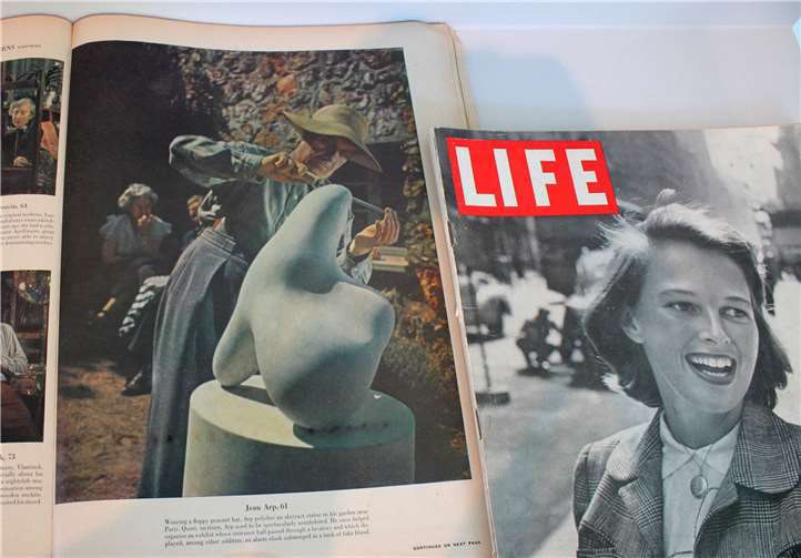 Das LIFE Magazine zeigte den Künstler mit Schlapphut in seinem Atelier bei Paris.