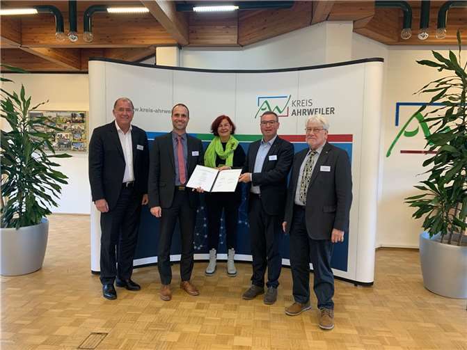 Das Land Rheinland-Pfalz, der Landkreis Ahrweiler, der Hospiz-Verein Rhein-Ahr e.V., die Dr. von Ehrenwall’sche Klinik und die DRK Fachklinik Bad Neuenahr haben die „Kooperationsvereinbarung zur Stärkung der psychischen Gesundheit im Ahrtal“ unterzeichnet.Foto: privat