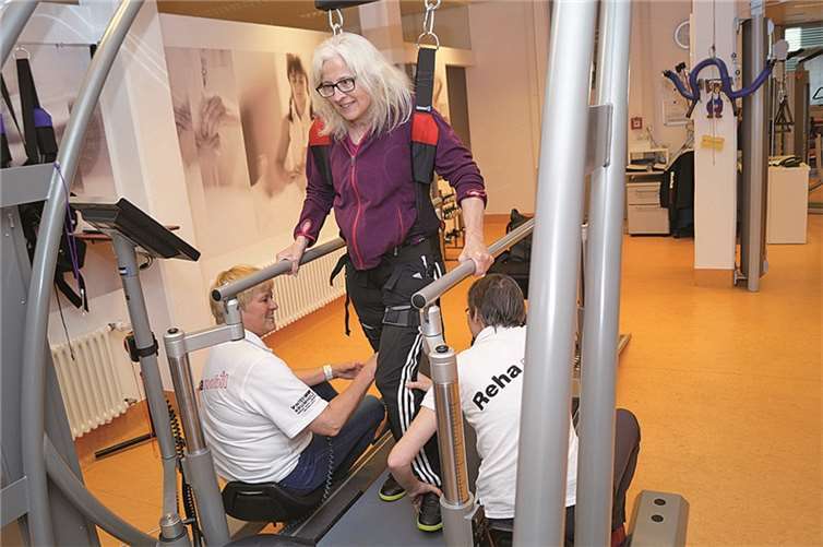 Das Laufband bei Rehafit ist eine von vielen therapeutischen Maßnahmen, die bei der Behandlung von Querschnittpatienten eingesetzt werden. privat