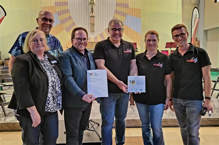 Das Leitungsteam des Musikvereins Löf, Paul Kreutz vom Förderverein und Geschäftsführerin Anja Mönch vom Herz-Jesu-Haus nahmen die Auszeichnung entgegen.