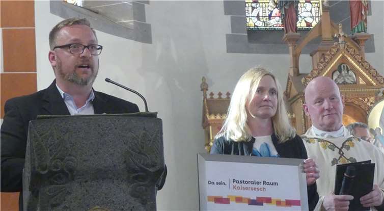 Das Leitungsteam des Neuen Pastoralen Raumes: Dekan Michael Wilhelm, Frau Manuela Pötz und Gemeindereferent Markus Göbel (v.re.). Foto: Mathias Schnitzler