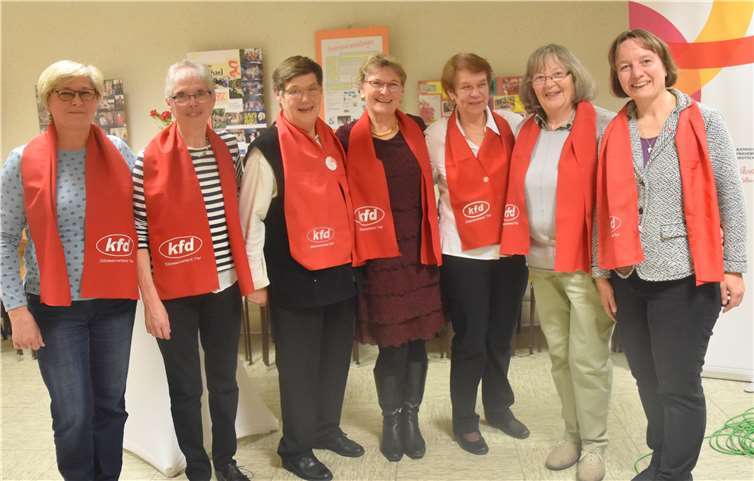 Das Leitungsteam mit Bozena Drescher, Maria Wagler, Ursula Zwick, Lissy Hannappel, Elisabeth Opala, Magda Gierenstein, Petra Frey (v.l.n.r)Foto: Picasa