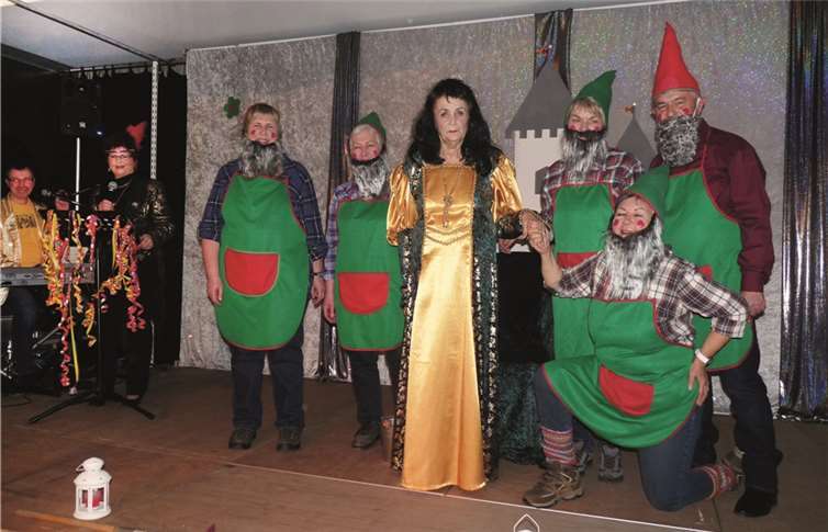 Das Leitungsteam präsentierte sich als „Schneewittchen und die fünf Zwerge“.