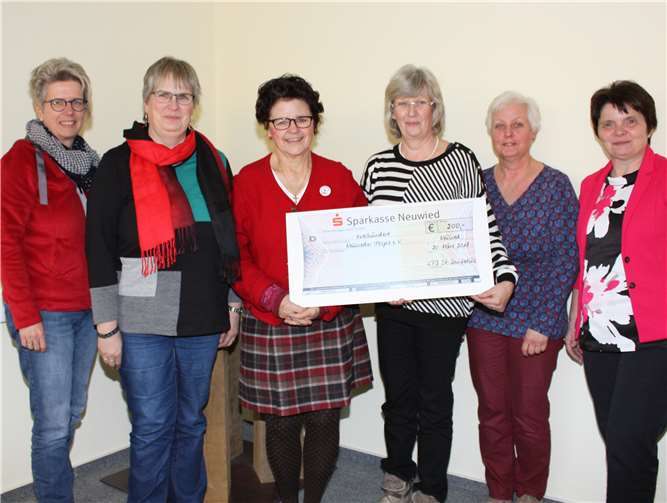 Das Leitungsteam überreichte Dr. Ingrid Stollhof (Dritte von links) den Spendenscheck.Hospizverein Neuwied