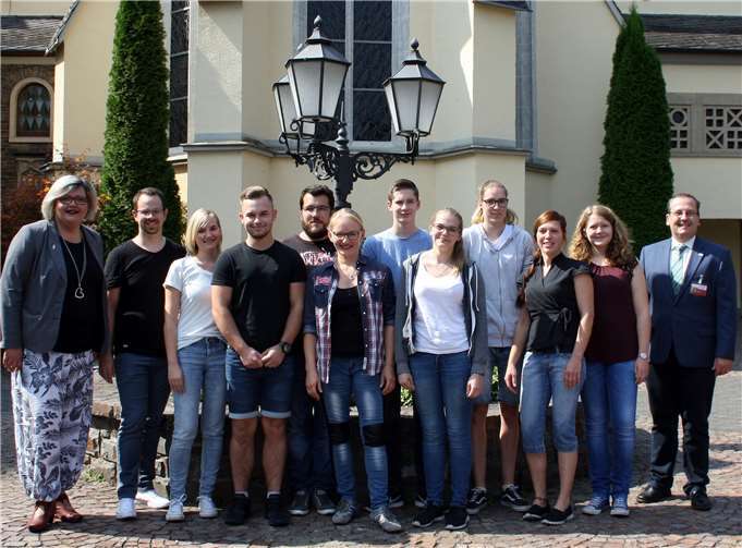 Das Leitungsteam von Kloster Ebernach begrüßt seine neuen Auszubildenden in Kloster Ebernach. privat