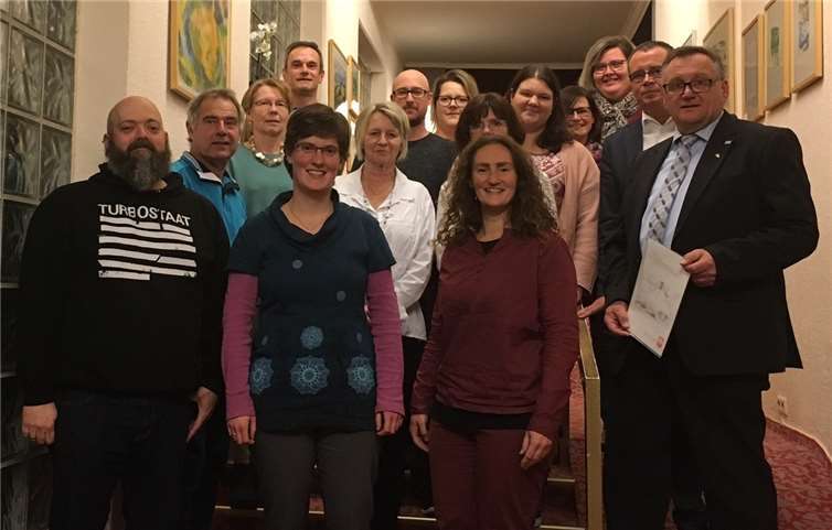 Das Leitungsteam von Kloster Ebernach gratuliert folgenden Mitarbeiterinnen und Mitarbeitern zu ihrem Dienstjubiläum: zehn Jahre: Jacqueline Klöckner, Julia Abootalebi, Nicole Bertram, Christina Hölzenbein, Christin Kolley, Tatjana Wierschem und Willi Gertfelder. 25 Jahre: Torsten Schuler und Thomas Johann. 40 Jahre: Werner Schaub. Rentner: Maria Schauf, Gisela Wagner und Maria Roski.privat