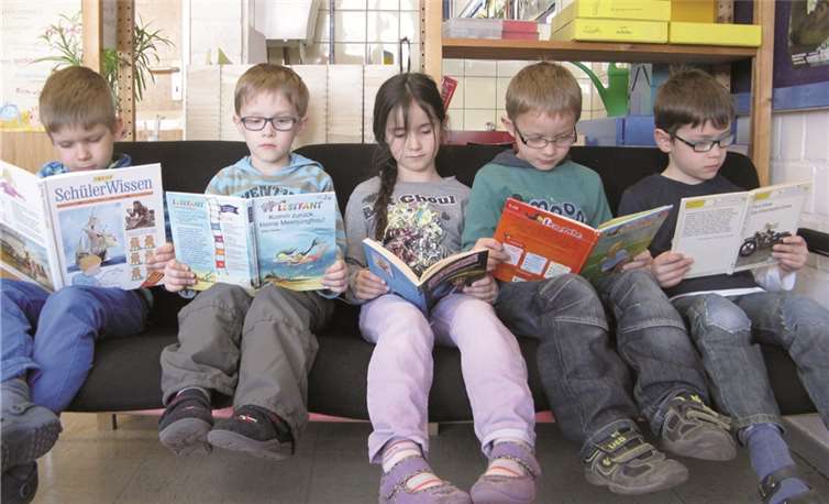 Das Lesen von Büchern steht für den Nachwuchs im Vordergrund.privat