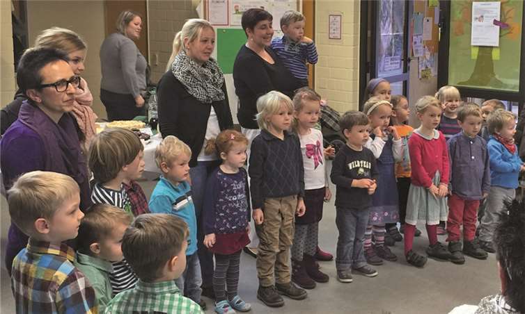 „Das Lied über mich“ hatten die Kindergartenkinder für ihre Opas und Omas einstudiert. Andrea Schmitz