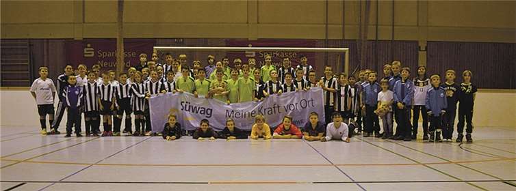 Das Linzer Dreigestirn unter Führung von Prinz Tobi I. nahm bei den F-Junioren die Siegerehrung vor.privat