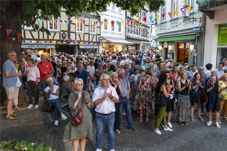 Das Linzer Sommerfestival lockt viele Besucher zum Buttermarkt. Fotos: Creativ Picture, H.W. Lamberz