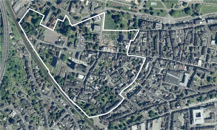 Das Luftbild zeigt den Bereich der westlichen Altstadt, in dem Sanierungs- und Modernisierungsprojekte gefördert werden. Stadt Andernach