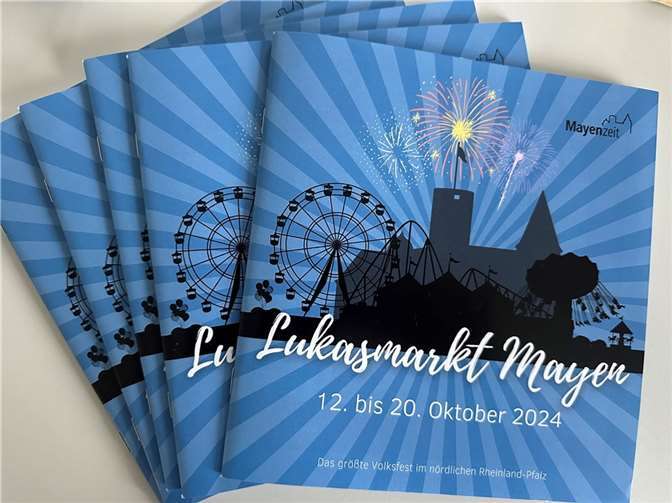 Das Lukasmarktheft ist ab sofort erhältlich.  Foto: Miradie Sejdija/ Stadt Mayen