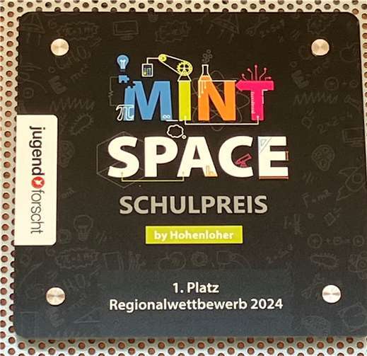 Das MGL erhielt den Mintspace-Schulpreis.  Foto: Antje Eßer