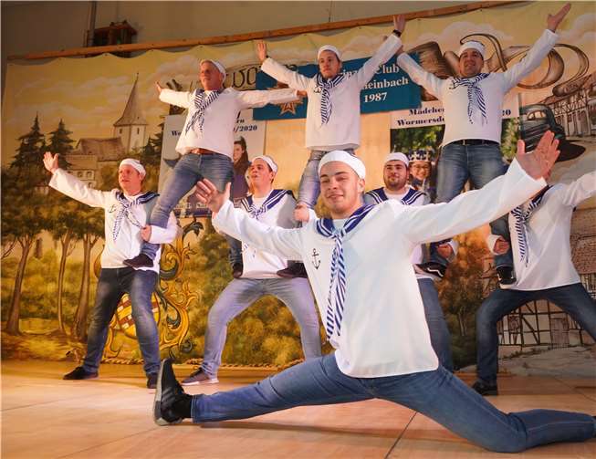 Das Männerballet der KG Oberdrees zeigte ihren neuen akrobatischen Tanz.Fotos: EICH