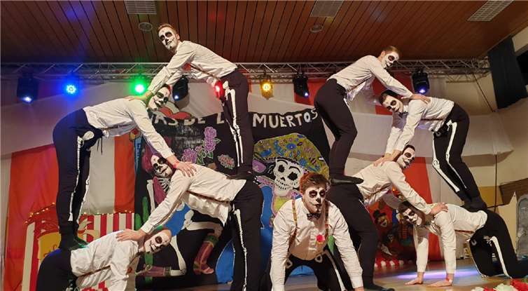 Das Männerballett aus Bruttig-Fankel zelebrierte einen Totentanz in der karibischen Unterwelt.