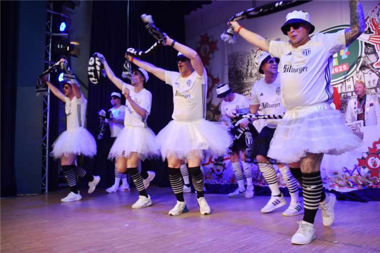 Das Männerballett bestand aus Familienmitgliedern und Freunden vom VfB Linz.