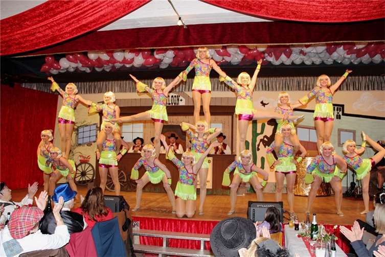 Das Männerballett der Ki&Ka Kobern-Gondorf zeigte tolle Akrobatik.