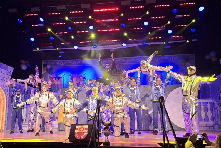 Das Männerballett, die „Knubbels“, der Traditionsgarde Rot-Weiß Lahnstein auf der 2. Trockensitzung des CCO. Foto: Kristina Nedic