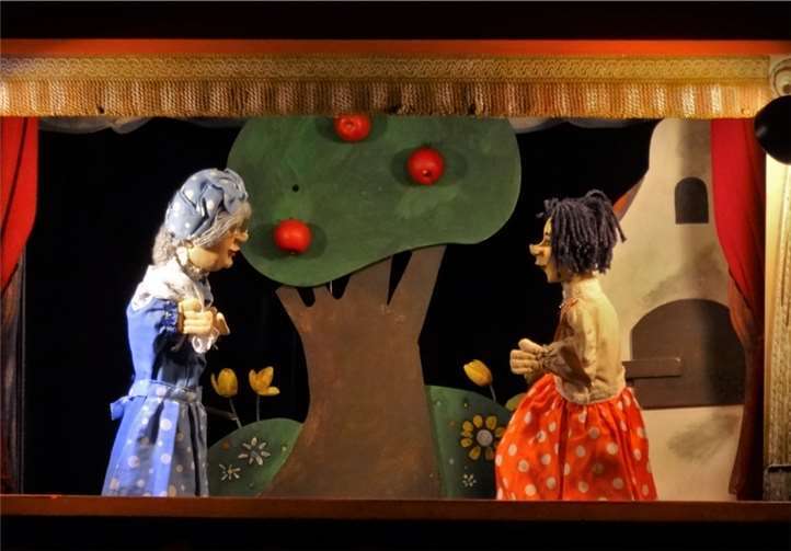 Das Märchenstück „Frau Holle“ wurde aufgeführt.