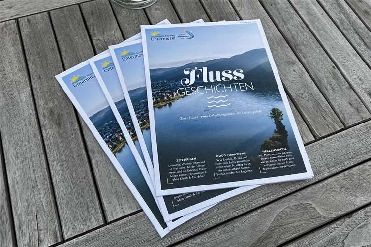 „Flussgeschichten“ – Rhein und Mosel erzählen gemeinsam Das Magazin Flussgeschichten. Foto: Tourist-Information Sonnige Untermosel