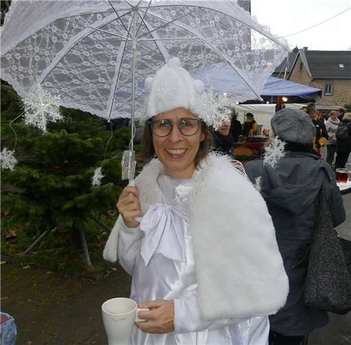 Das Maifelder Schneeflöckchen stattete dem Weihnachtsmarkt ebenfalls einen Besuch ab.