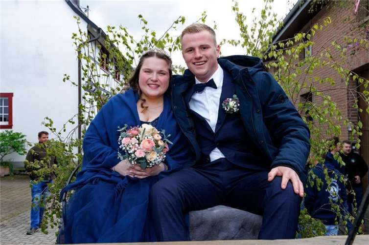 Das Maikönigspaar Anna Beissel und Till Schubert.