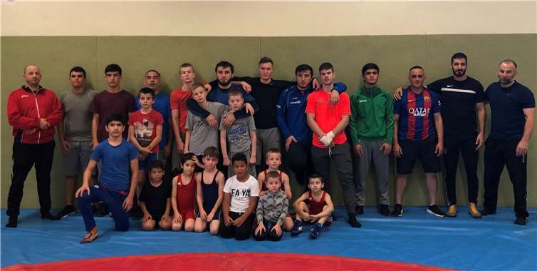 Das Mannschaftsfoto des RSV Rheinbach entstand vor dem Training.Fotos: privat