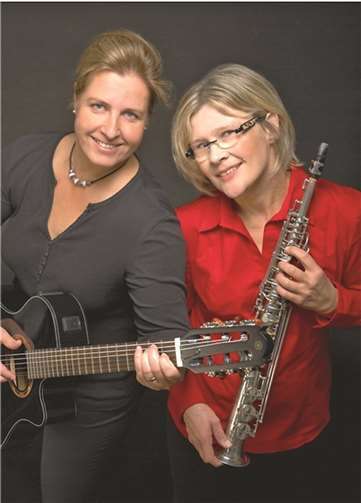 Das Markenzeichen des Duos Vis-à-Vis ist der zweistimmige Gesang. privat