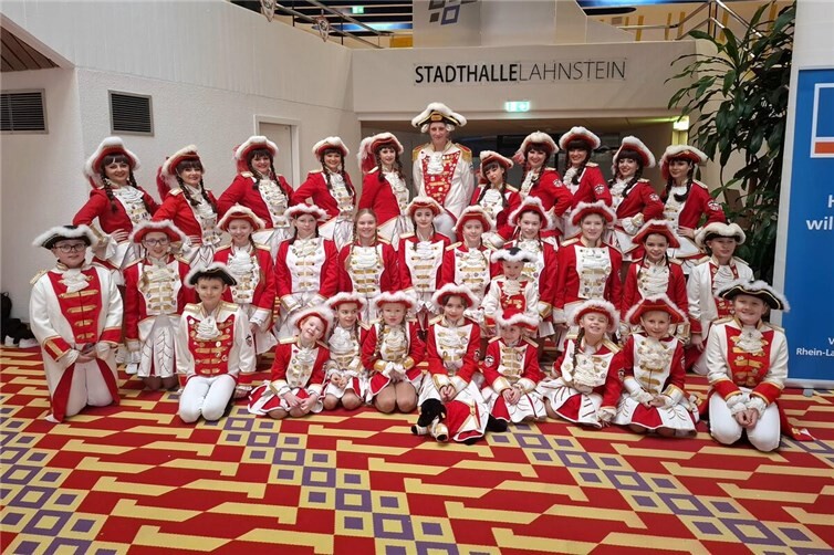 Das Marschballett und die Kindergarde der Traditionsgarde Rot-Weiß Lahnstein bei der 1. Sitzung des NCV.