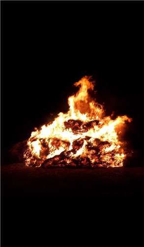 Das Martinsfeuer in Wolken. Foto: privat