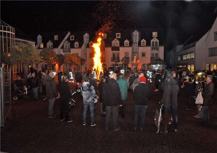 Das Martinsfeuer wurde musikalisch untermalt.