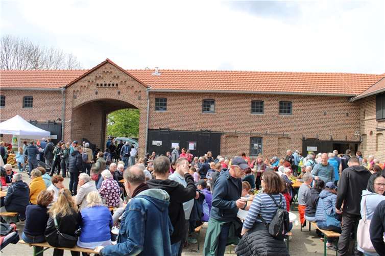 Das Meckenheimer Blütenfest als Publikumsmagnet, wie hier am Campus Klein-Altendorf.
