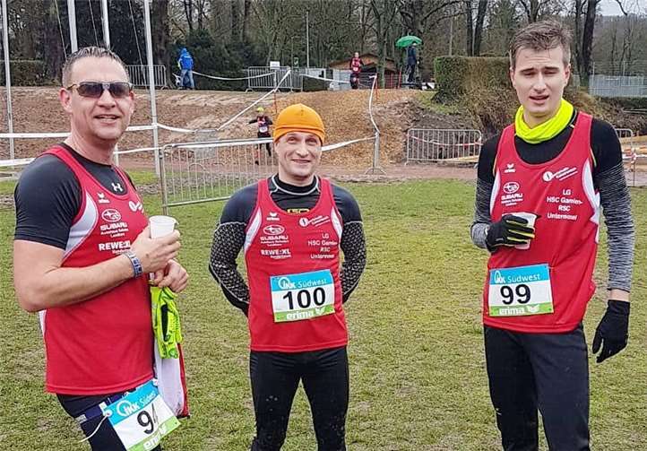 Das Meisterschaftsteam Langstrecke 8.800m - Niclas Olbermann, Vadim Penner und Jan Gundlach.