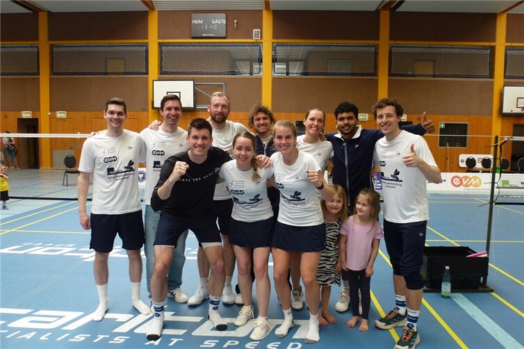 Das Meisterteam, jew. v.li.; hinten: Nicolas Klein, Michi Nonn, Oliver Schmidt, Sebastian und Mascha Strödke, Akash Alok, Thilo Mund; Vorne: Max Stage, Sarah Pinnen, Antonia Remakulus